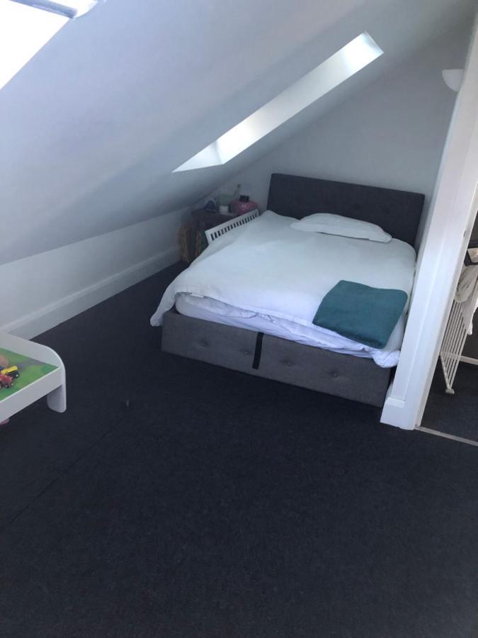 2 X Double Rooms In Cheam Exterior foto