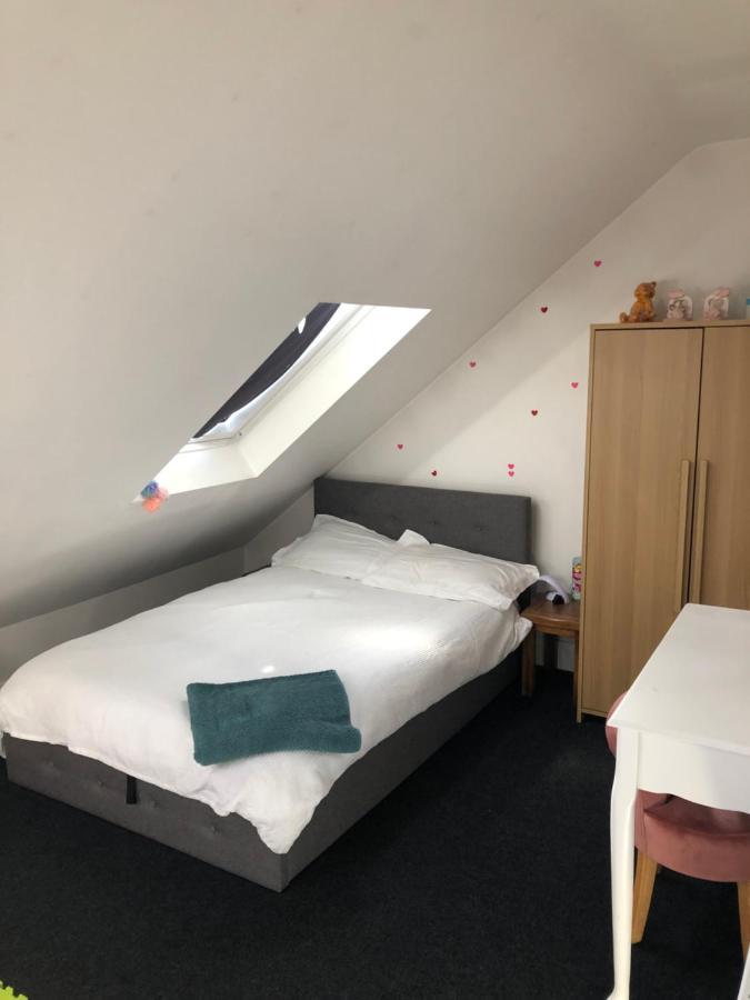 2 X Double Rooms In Cheam Exterior foto