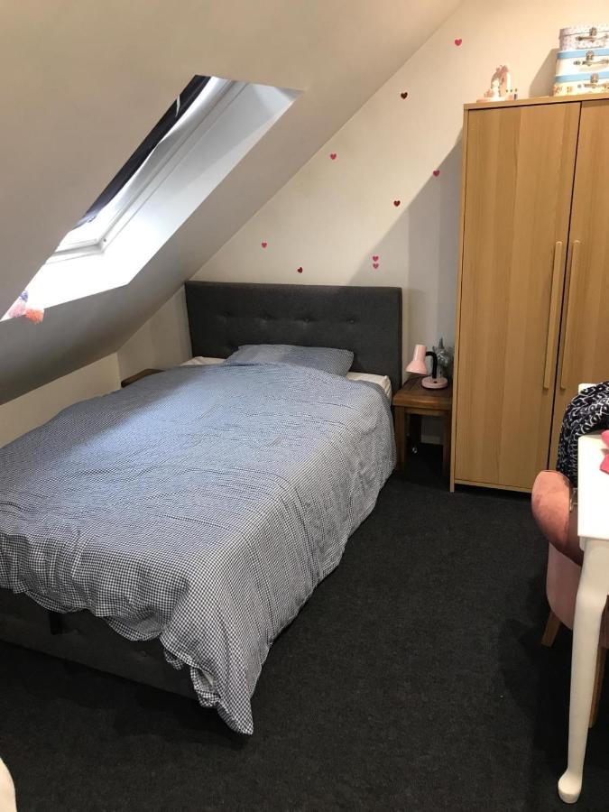 2 X Double Rooms In Cheam Exterior foto
